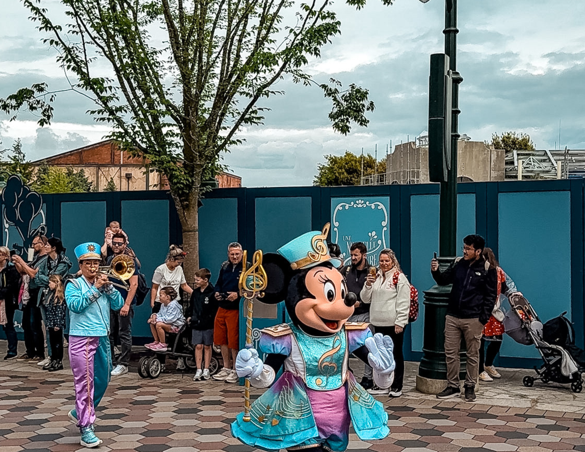 Disneyland Paris Guide (2).png